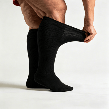 Smooth flat-seam black diabetic long socks to reduce friction on feet and calves