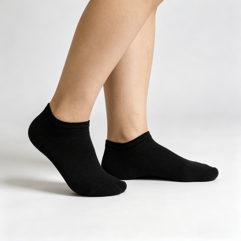 Smooth flat-seam black diabetic no-show socks to reduce friction on toes and feet