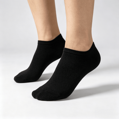 Black diabetic no-show socks without tightness and with heel grip to prevent slipping